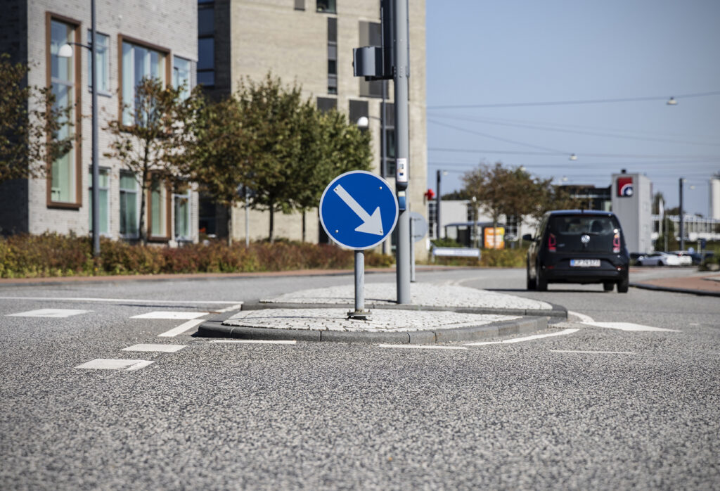 Vedligeholdelsesfri helleanlæg med Lithomex fast fuge ved Center for Sundhed i Holstebro